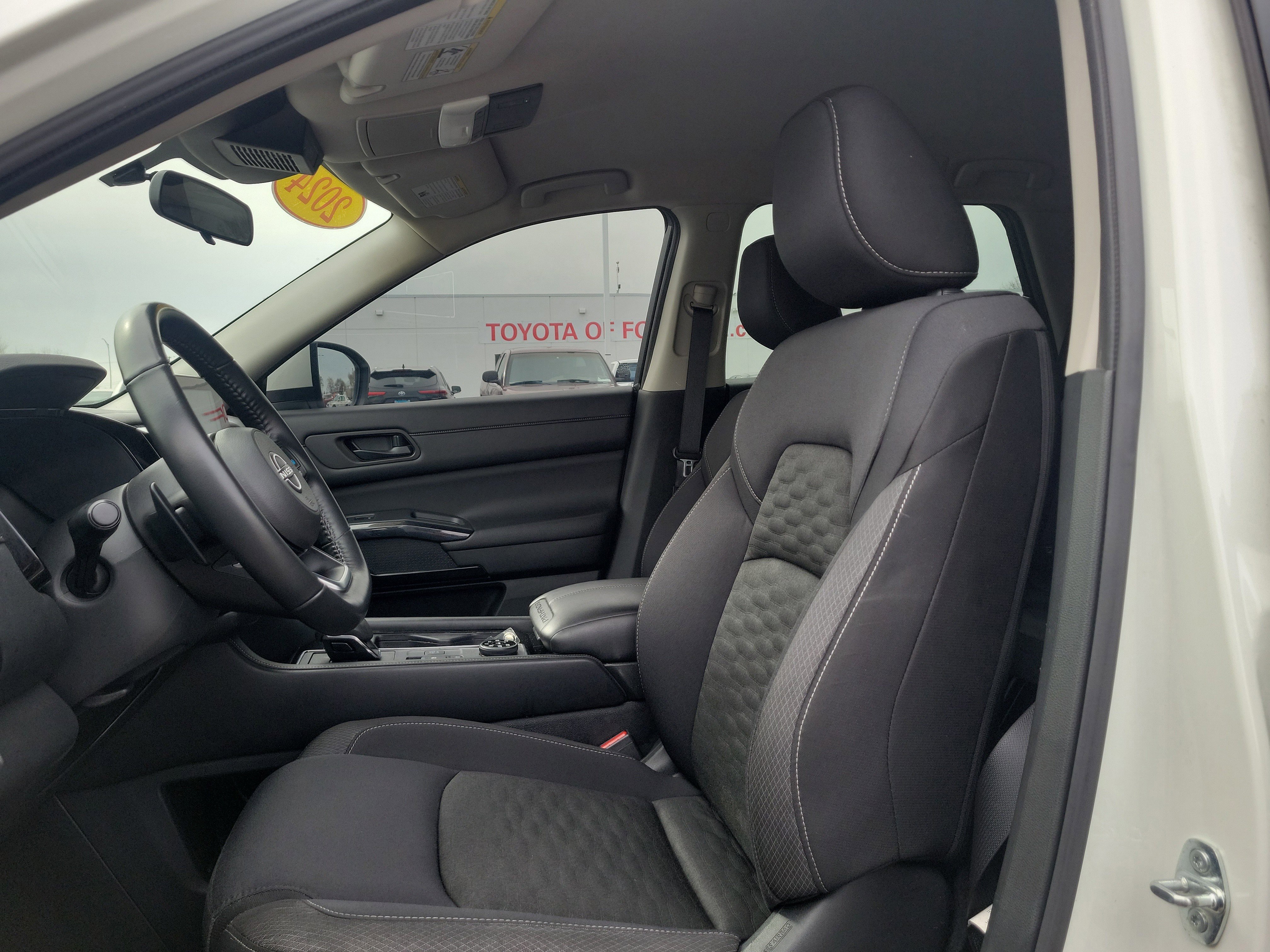 Used 2024 Nissan Pathfinder SV image 15