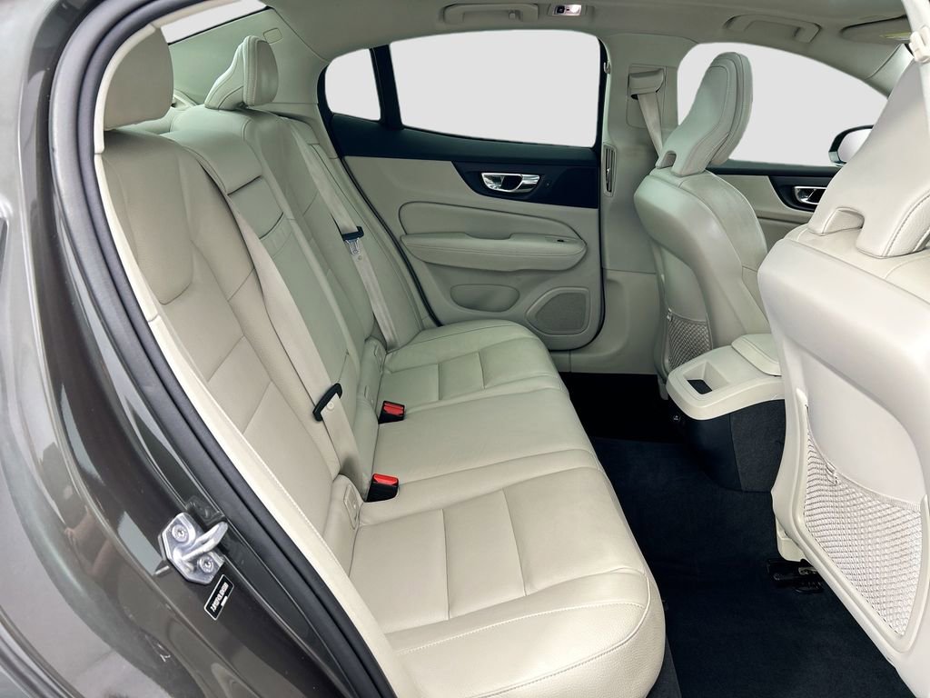 Used 2020 Volvo S60 T5 Momentum image 20