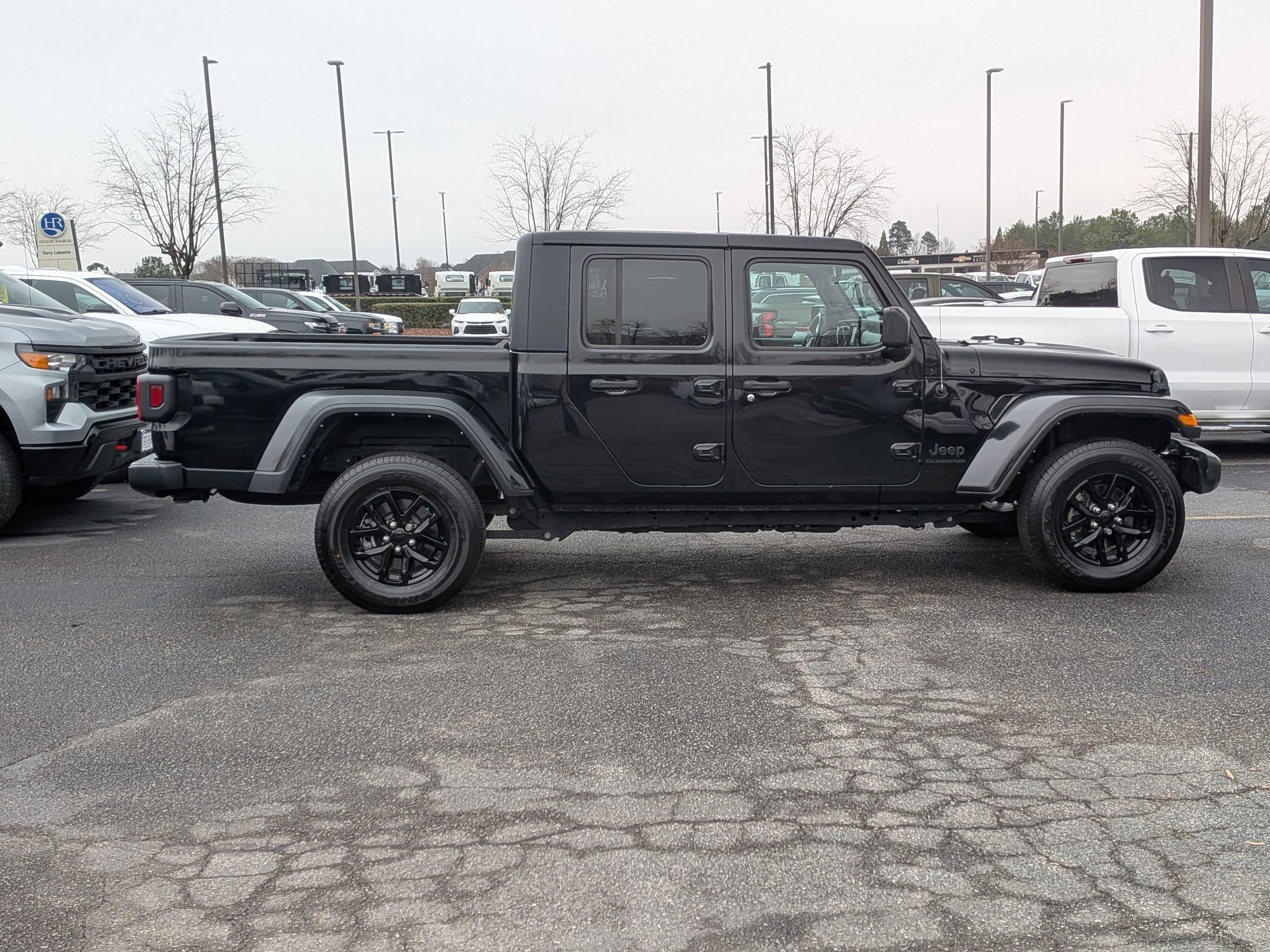 Used 2022 Jeep Gladiator Sport image 10