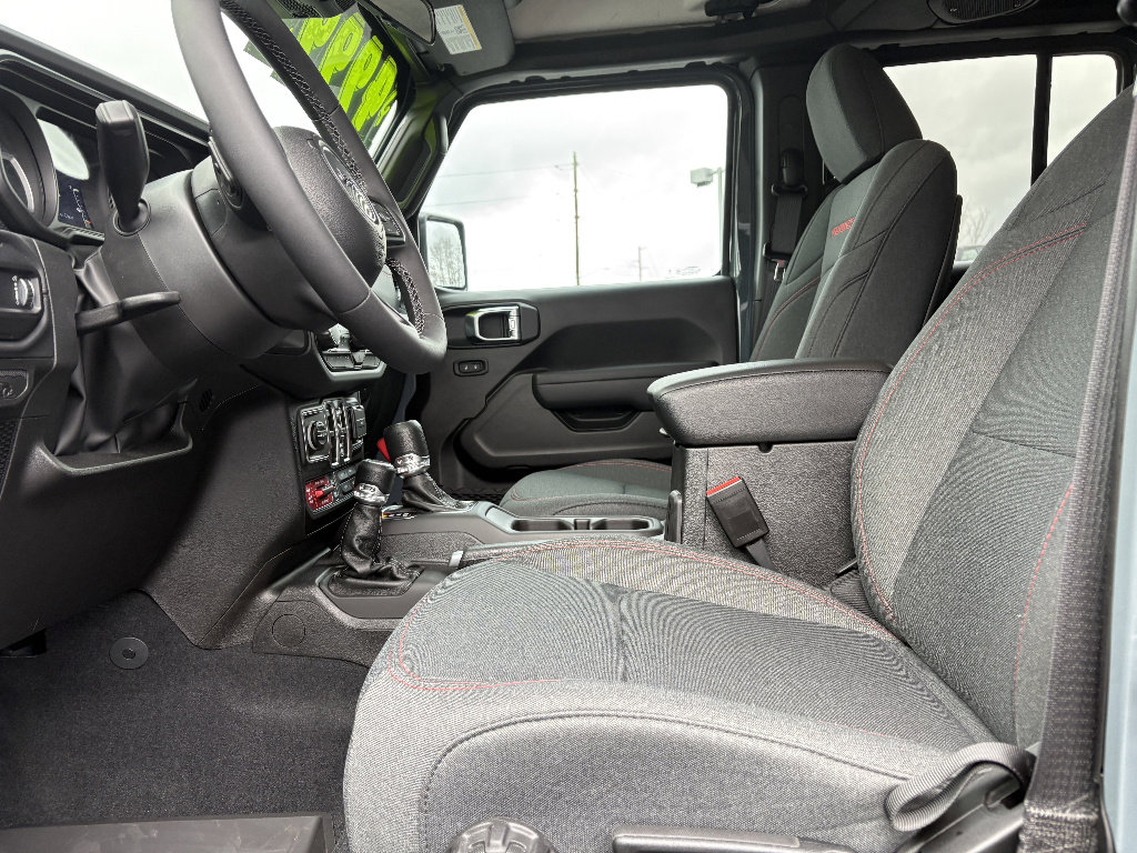 Used 2025 Jeep Wrangler Unlimited Rubicon w/ Steel Bumper Group image 15