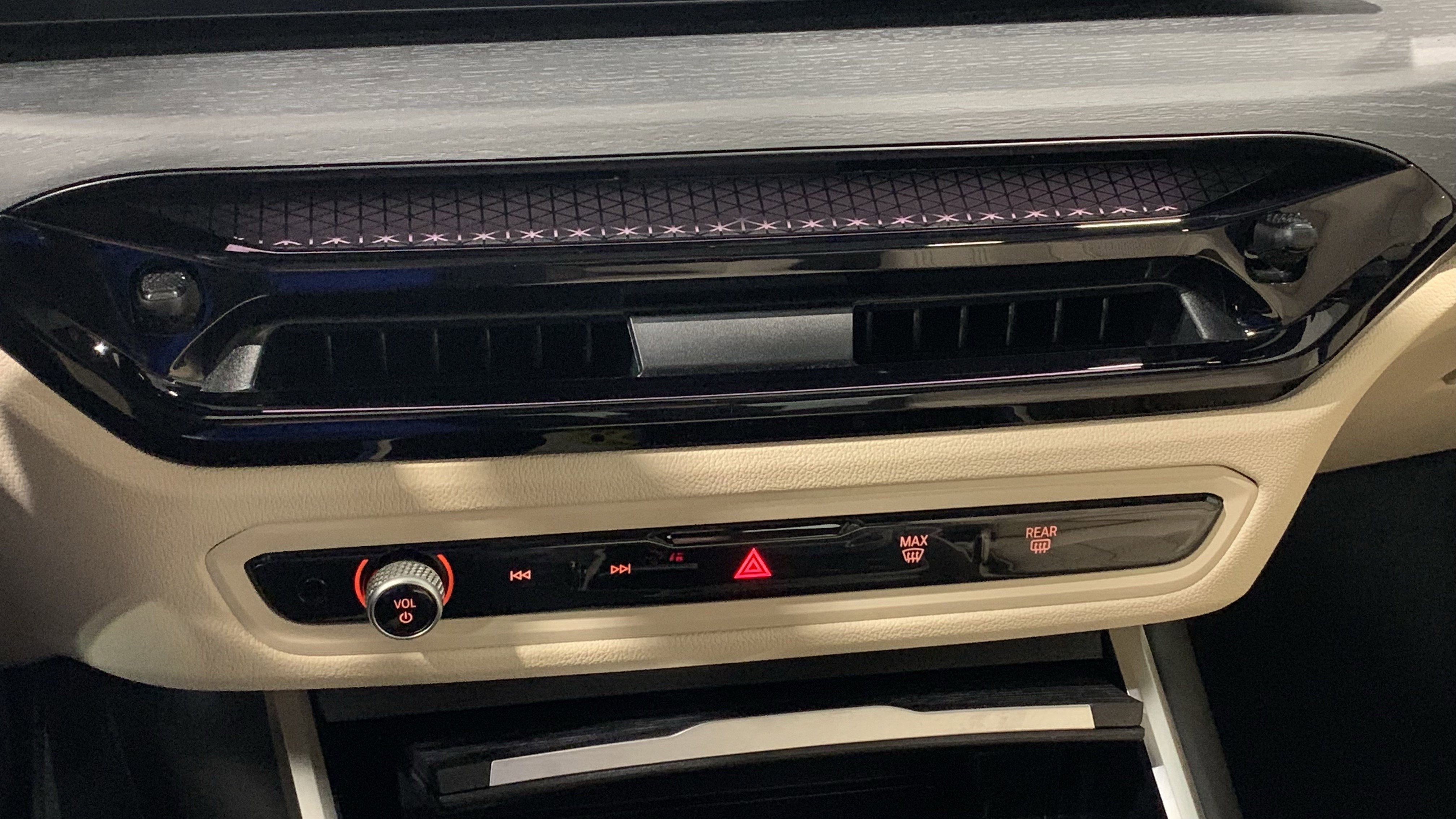 Used 2026 BMW 330i Sedan w/ Premium Package image 22