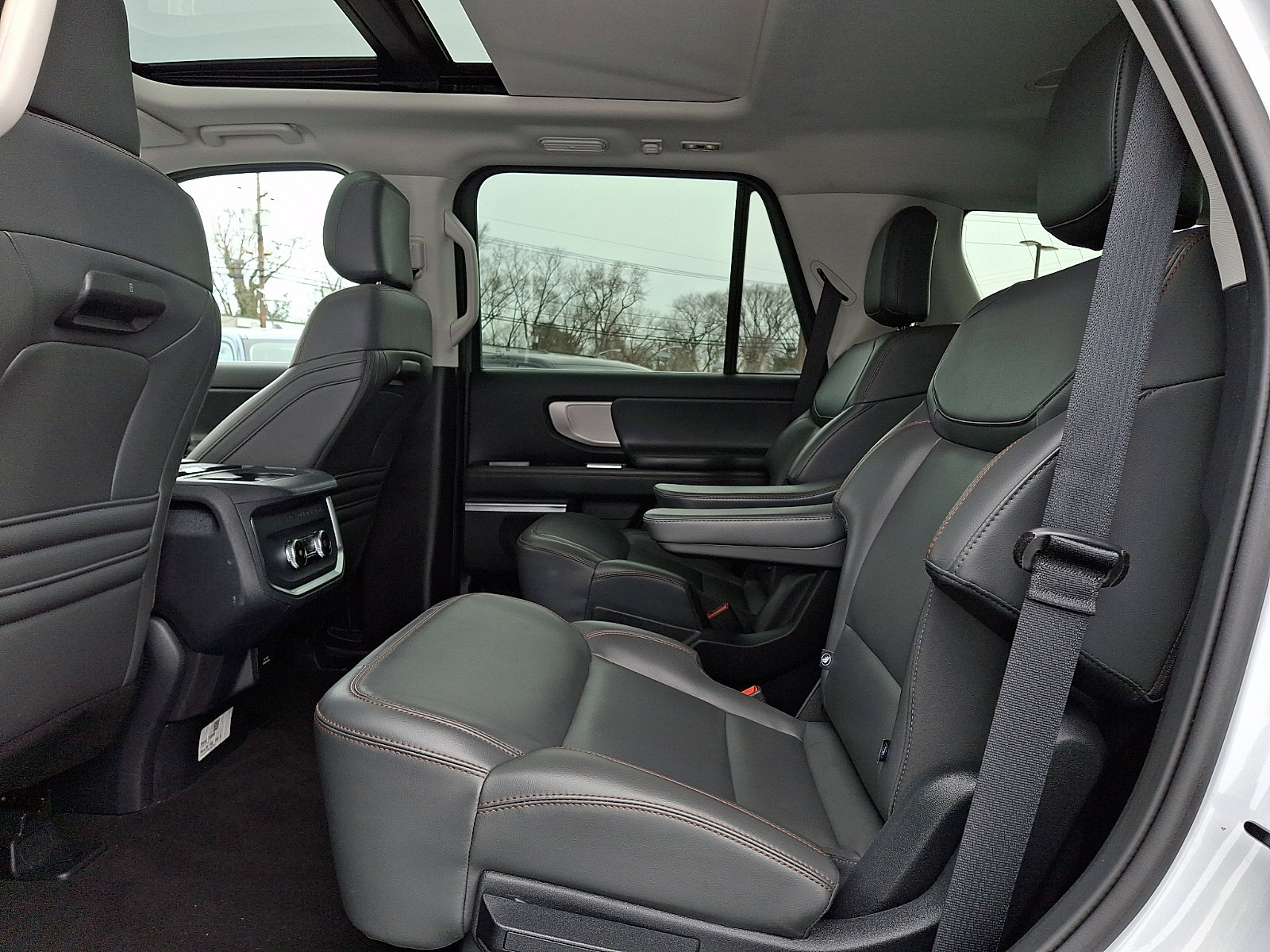 Used 2025 Ford Expedition Active image 10