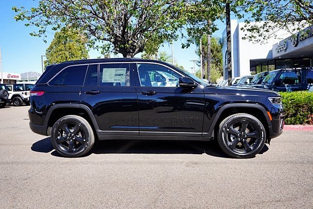 New 2026 Jeep Grand Cherokee Limited w/ Limited Altitude Package AWD/4WD image 7