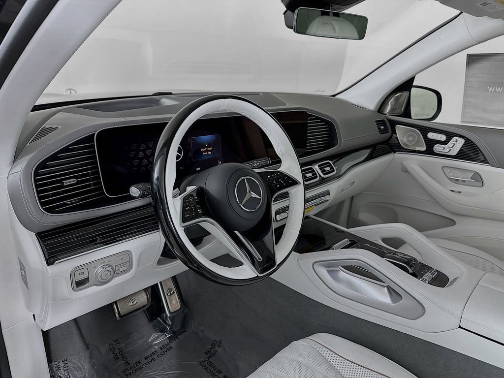 Used 2026 Mercedes-Benz Maybach GLS 600 4MATIC image 9