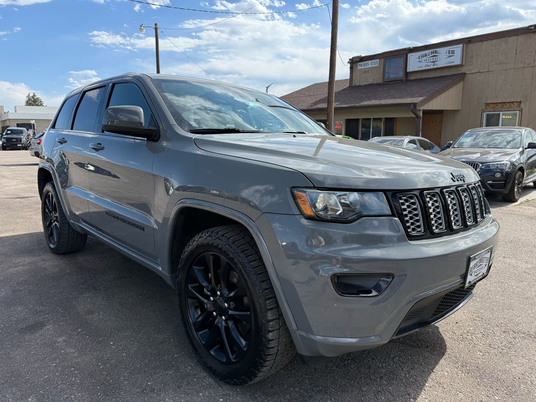 Used 2021 Jeep Grand Cherokee Laredo X image 1