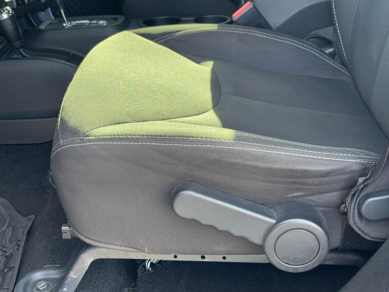 Used 2017 Jeep Wrangler Unlimited Rubicon w/ Connectivity Group image 19