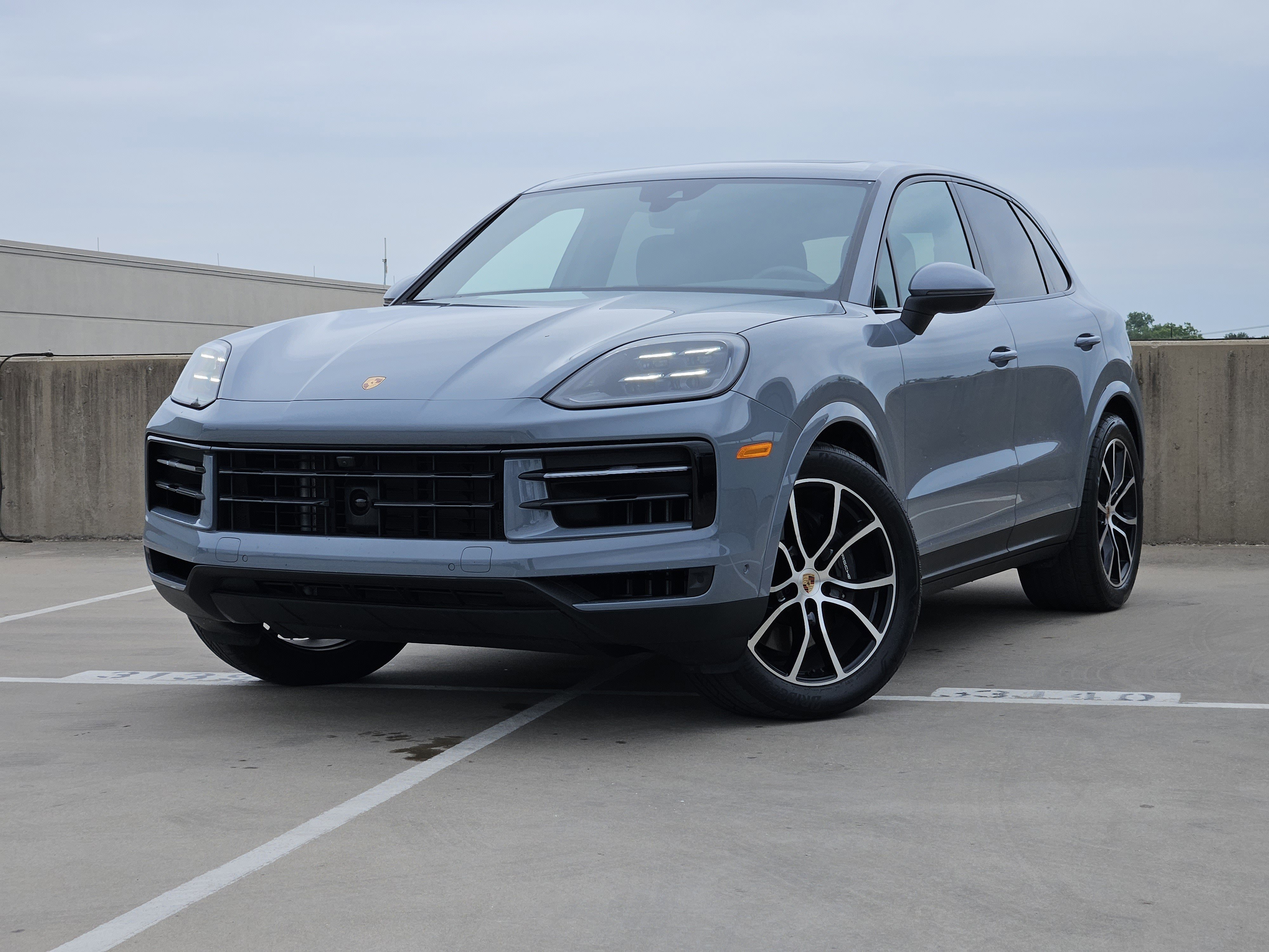 Used 2025 Porsche Cayenne AWD/4WD image 1