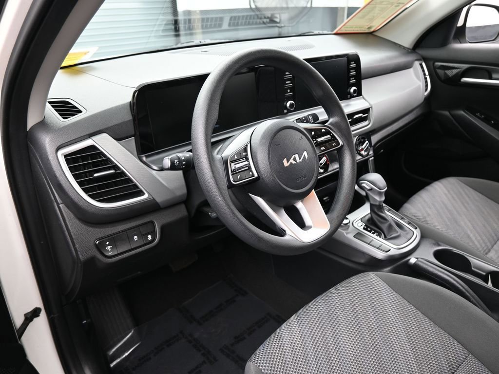 Used 2024 Kia Seltos LX image 10