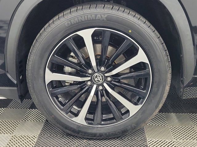 Used 2022 Toyota Highlander XSE FWD image 10