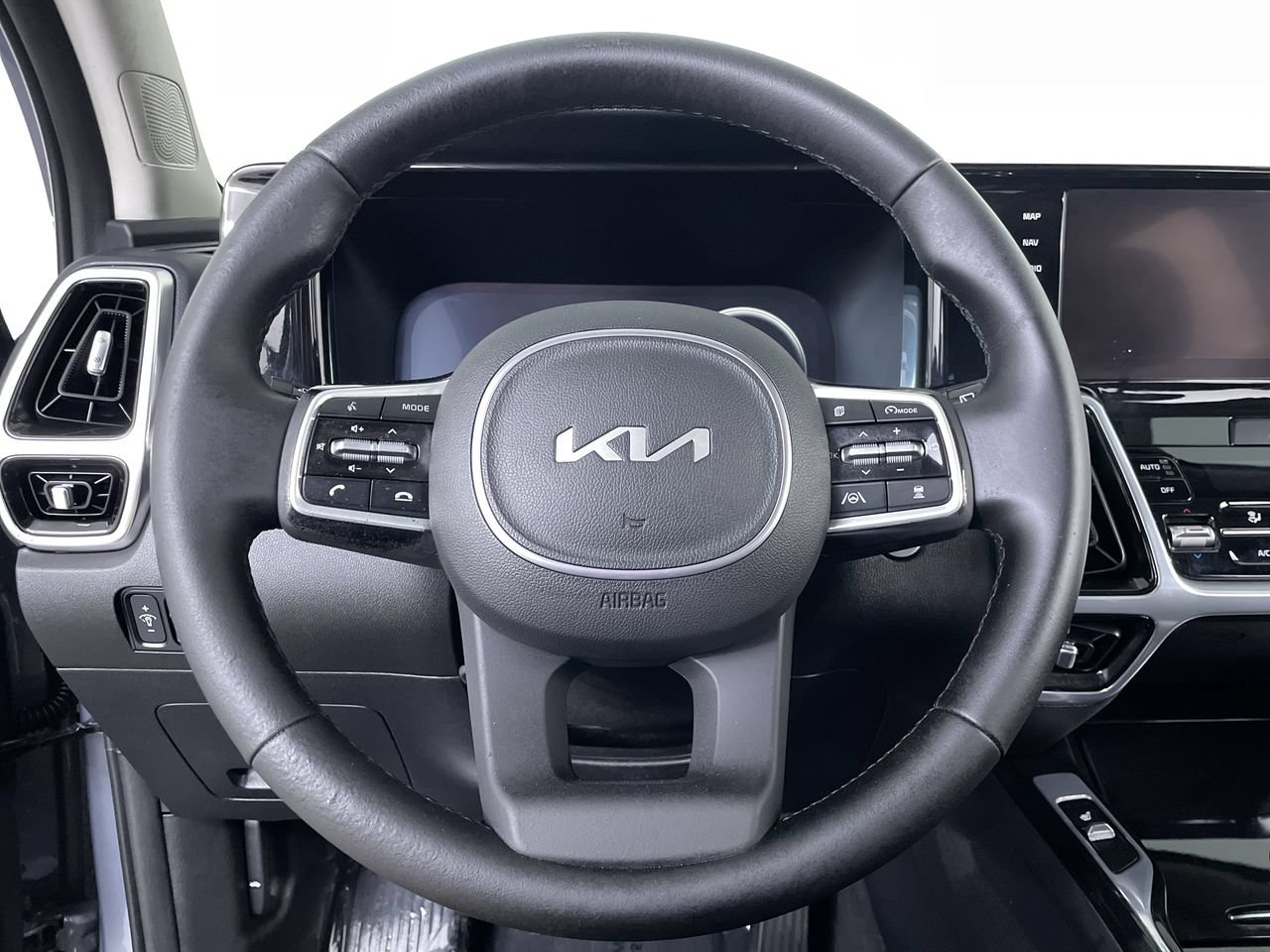 Used 2023 Kia Sorento SX AWD/4WD image 15