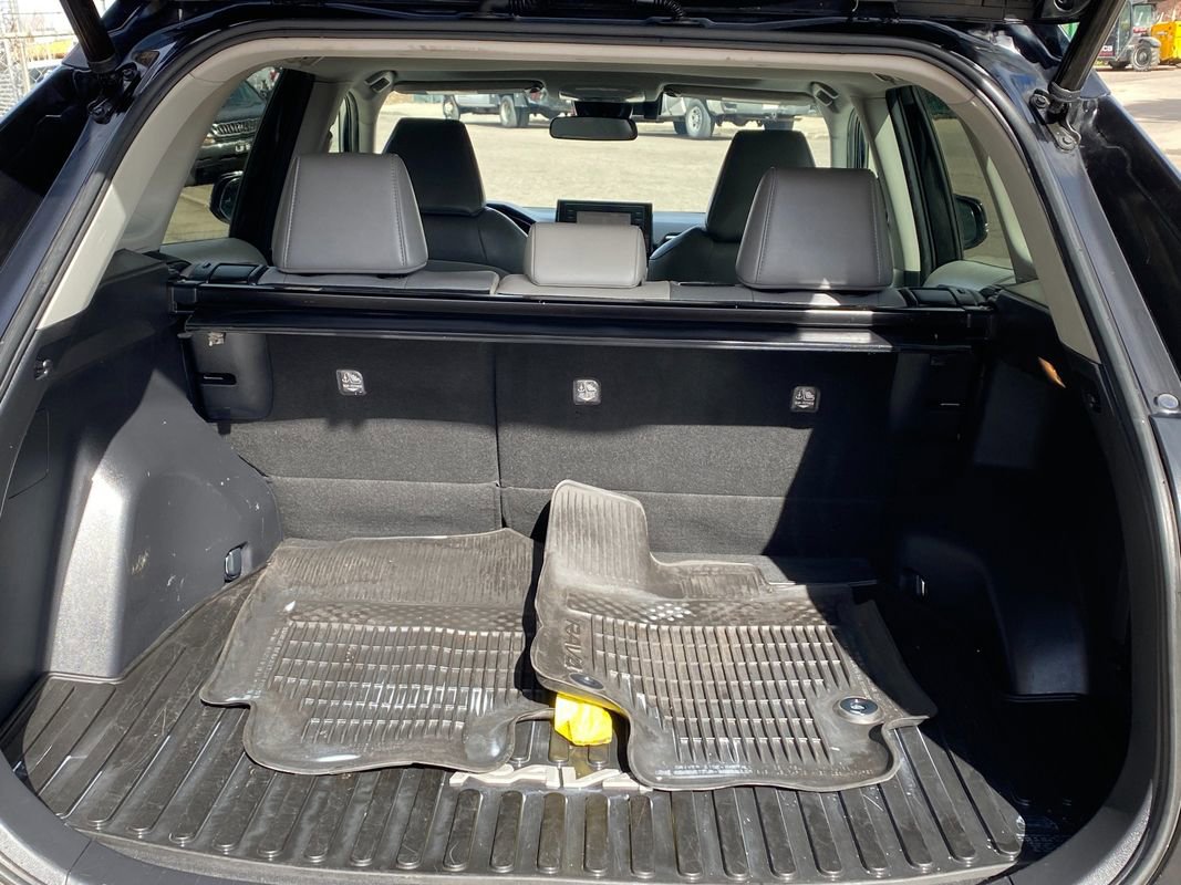 Used 2021 Toyota RAV4 XLE Premium image 11