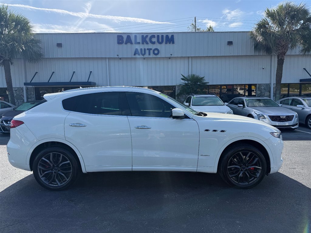 Used 2019 Maserati Levante GranLusso image 1