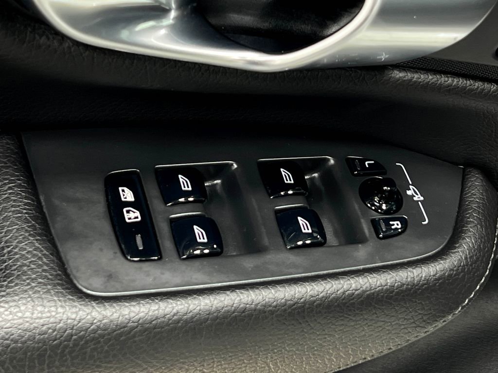 Used 2020 Volvo XC90 T6 Momentum AWD/4WD image 17