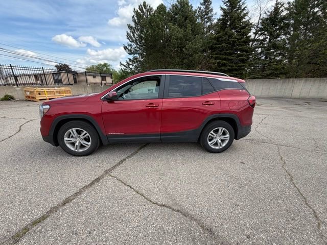 Used 2023 GMC Terrain SLE w/ Driver Convenience Package FWD image 5