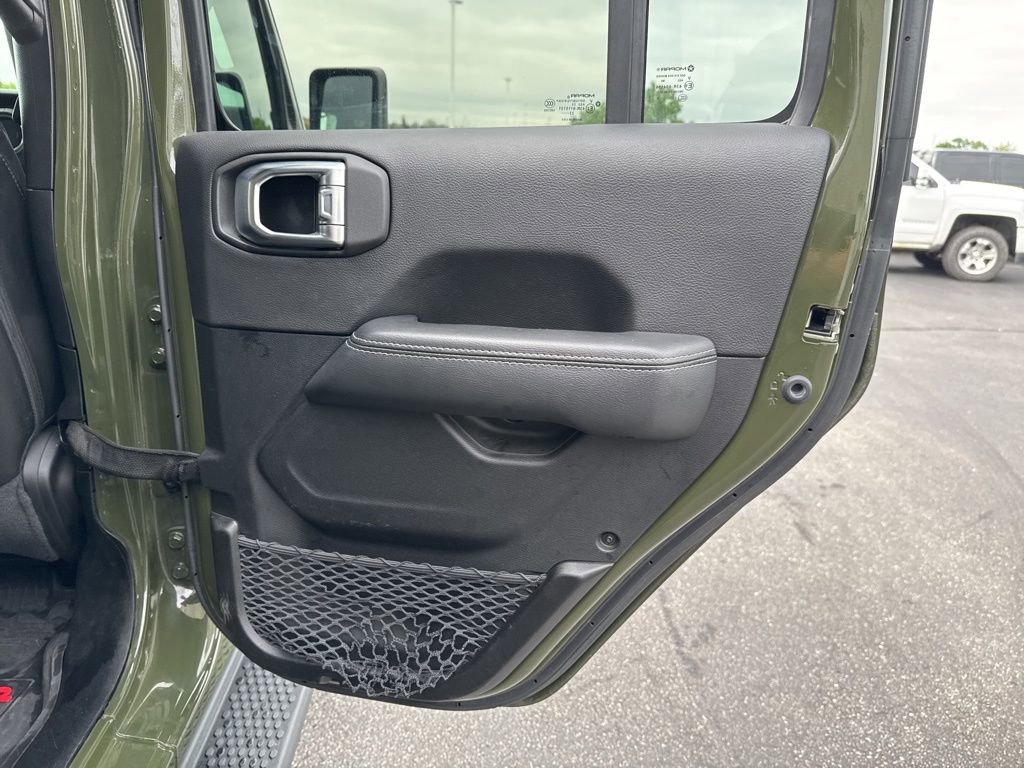 Used 2022 Jeep Wrangler Unlimited Sahara w/ Cold Weather Group AWD/4WD image 38