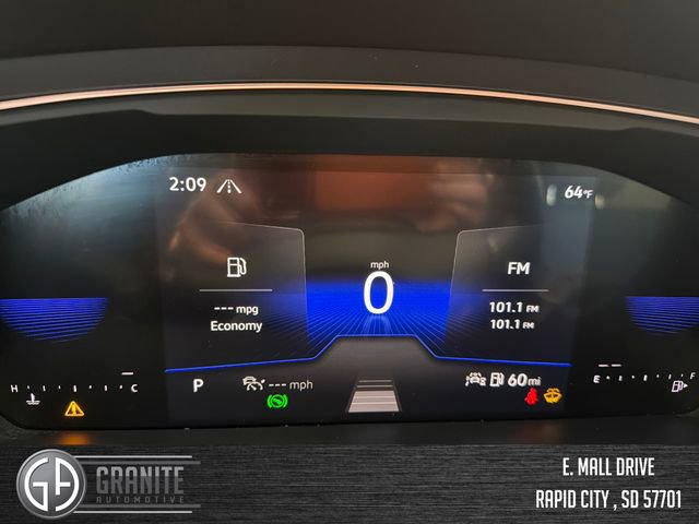 Used 2024 Volkswagen Tiguan SE w/ Panoramic Sunroof Package image 15