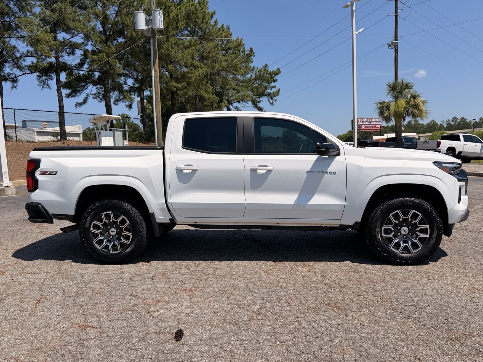 Used 2026 Chevrolet Colorado Z71 w/ Technology Package AWD/4WD image 13