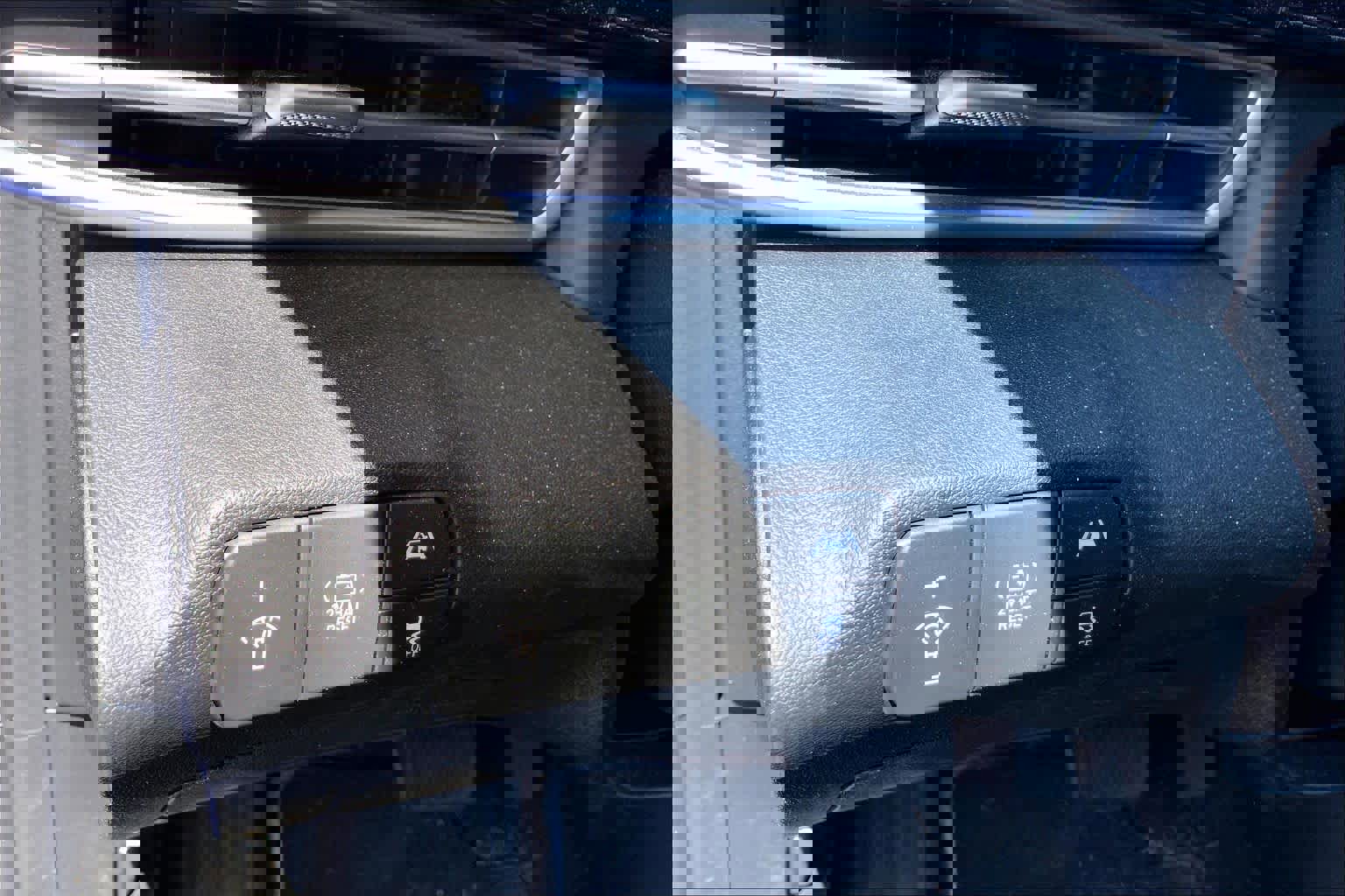 Used 2023 Hyundai Elantra Limited image 35