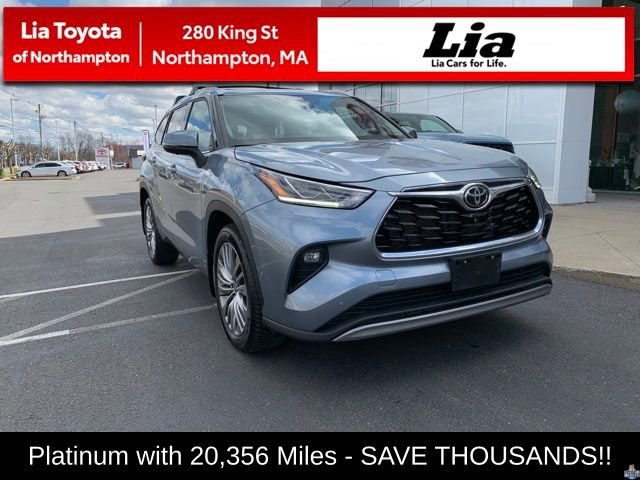 Used 2023 Toyota Highlander Platinum image 1
