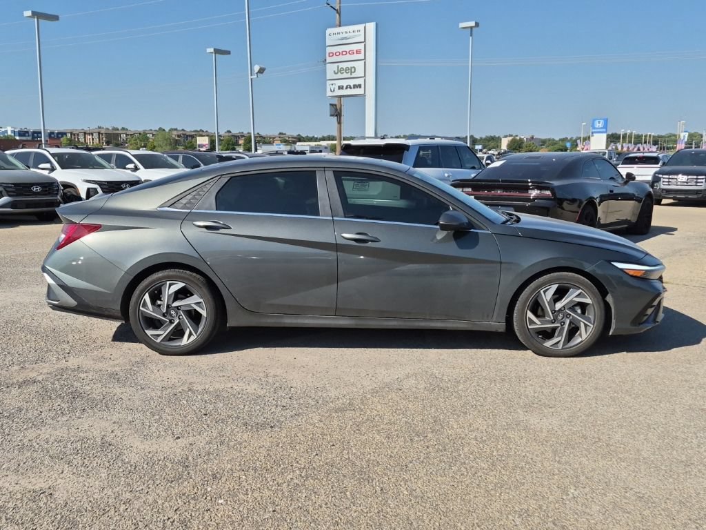 Used 2025 Hyundai Elantra Limited w/ Cargo Package FWD image 2