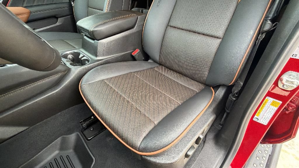 Used 2025 GMC Canyon AT4 w/ AT4 Premium Package AWD/4WD image 14