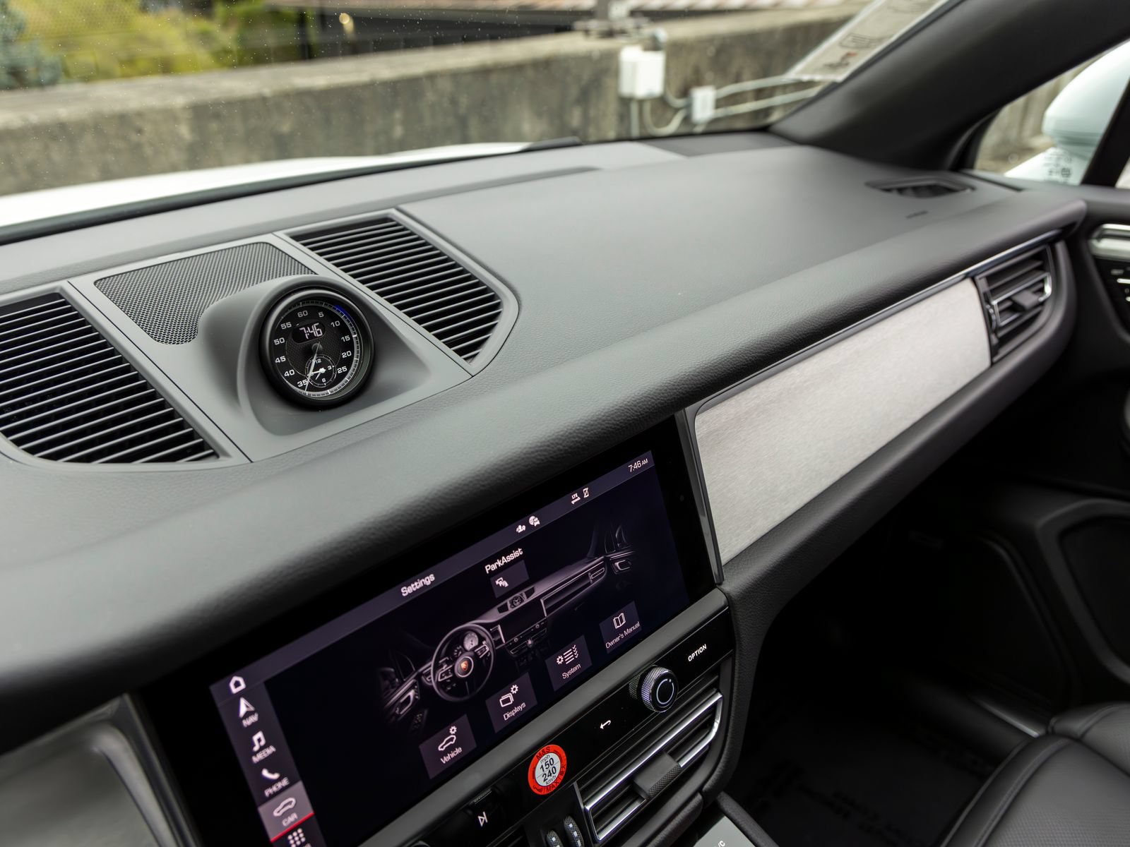 Certified 2026 Porsche Macan AWD/4WD image 37