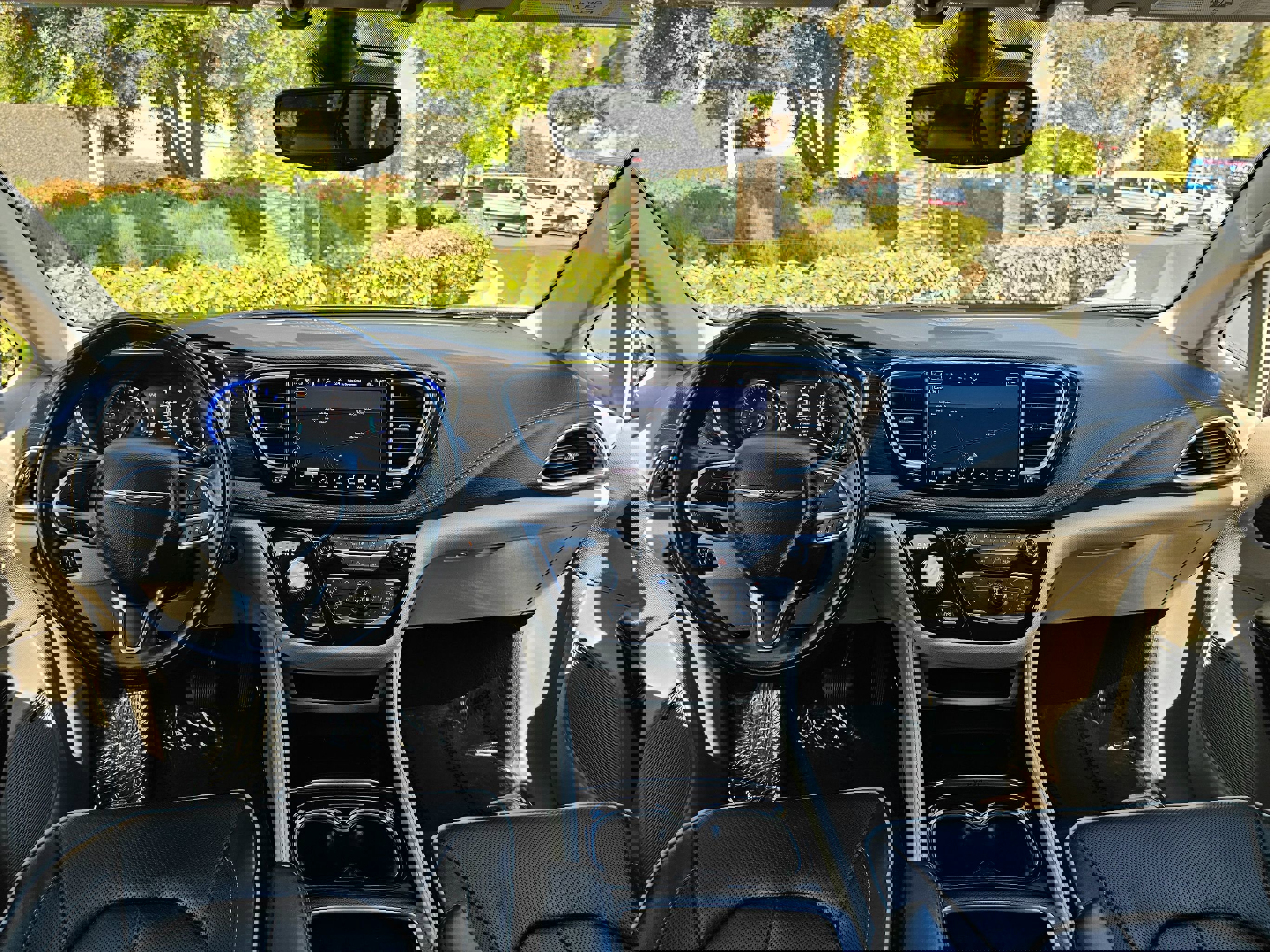 Used 2022 Chrysler Pacifica Limited image 22