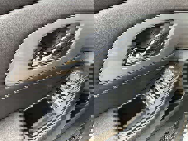 Used 2023 Chevrolet Traverse LT image 14