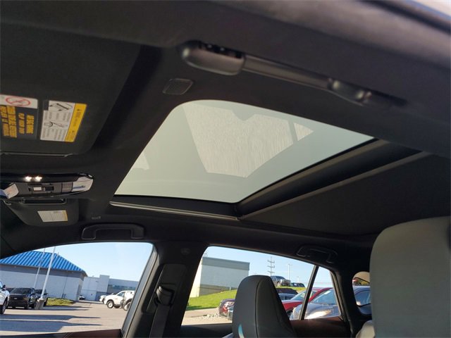 Used 2024 Toyota Venza Limited image 30