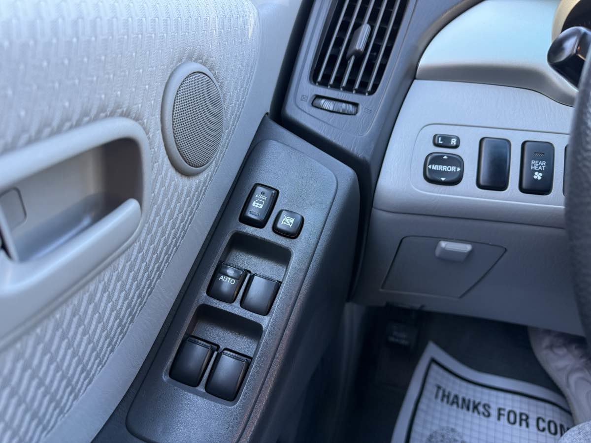 Used 2005 Toyota Highlander image 23