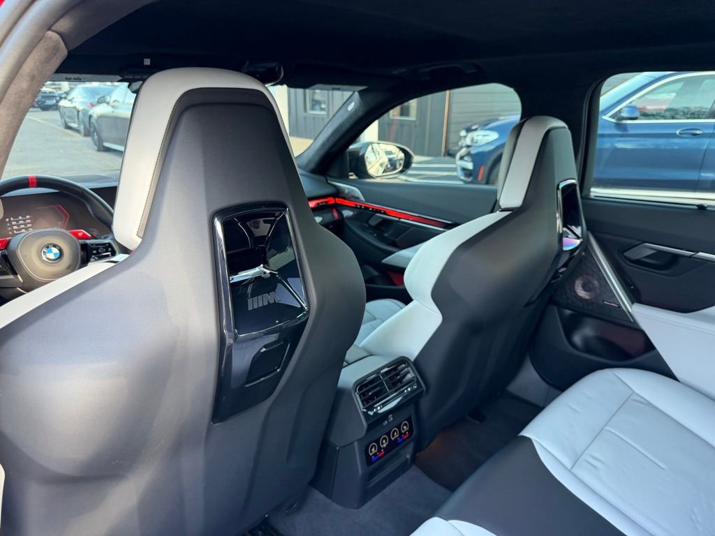 Used 2025 BMW M5 w/ Carbon Package image 24