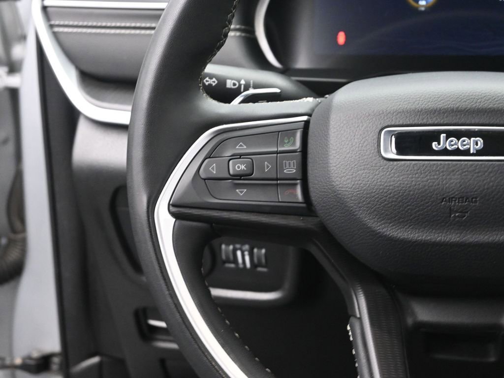 Used 2024 Jeep Grand Cherokee L Laredo image 32