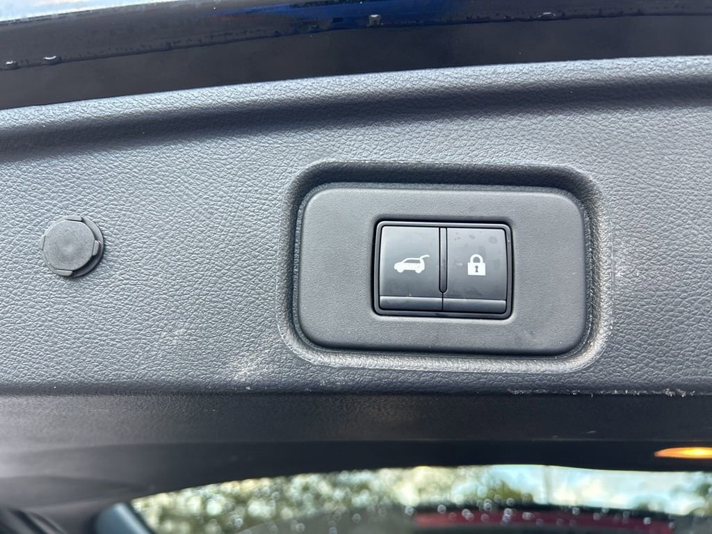 Used 2025 Nissan Pathfinder SV image 32