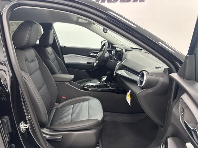 Used 2026 Chevrolet Trax LT w/ Driver Confidence Package FWD image 29