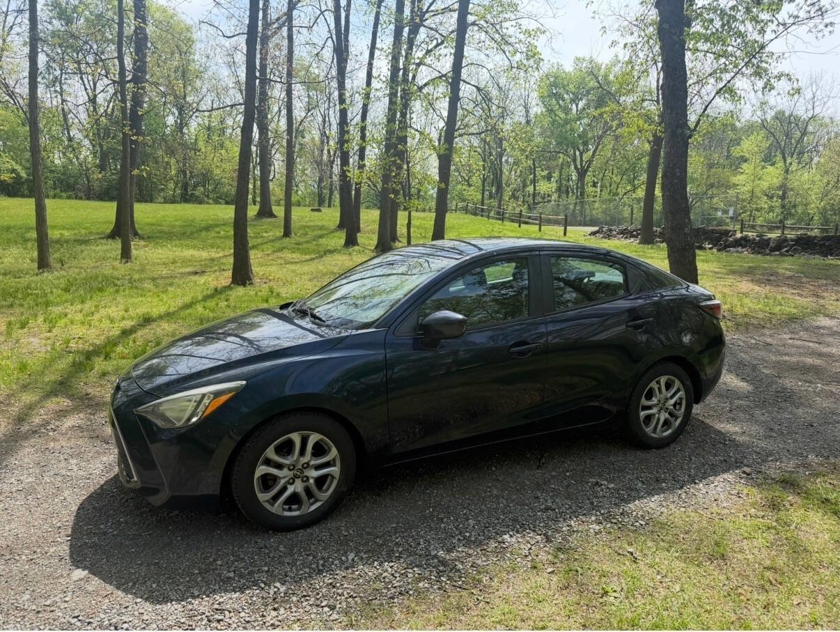 Used 2016 Scion iA FWD image 3