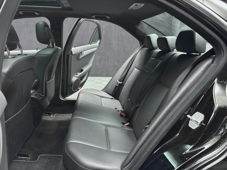 Used 2009 Mercedes-Benz C 300 Sport image 27