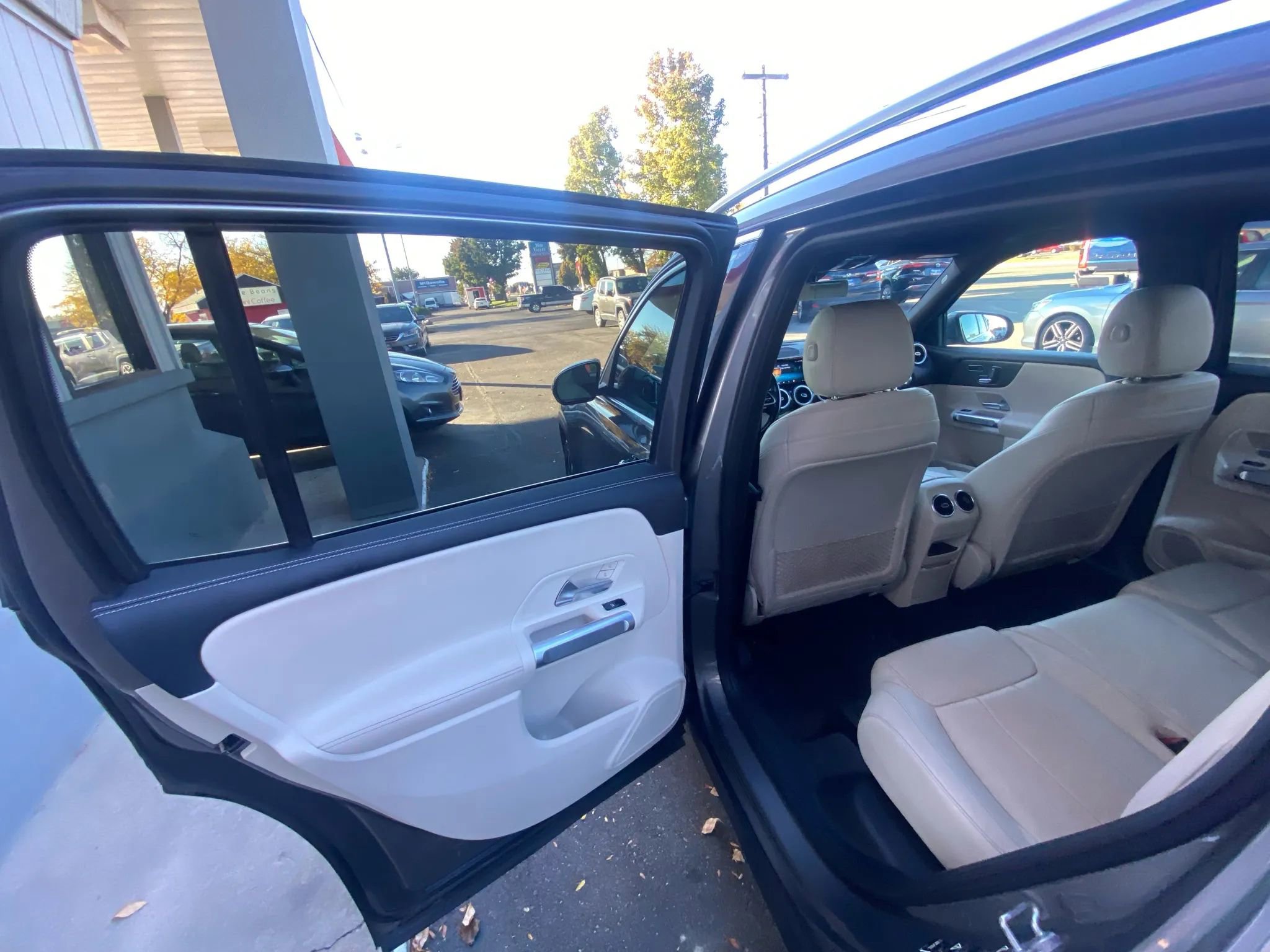 Used 2021 Mercedes-Benz GLB 250 4MATIC image 19