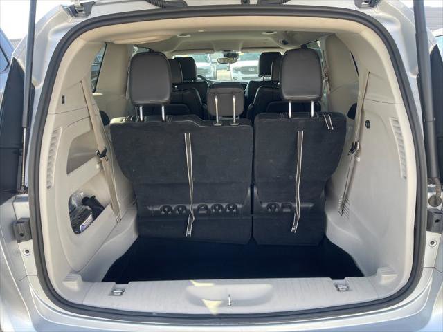 Used 2024 Chrysler Pacifica Touring-L image 18