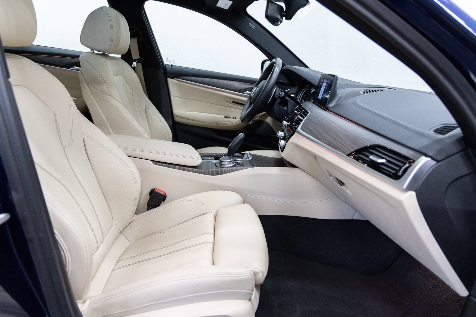 Used 2017 BMW 540i RWD image 14