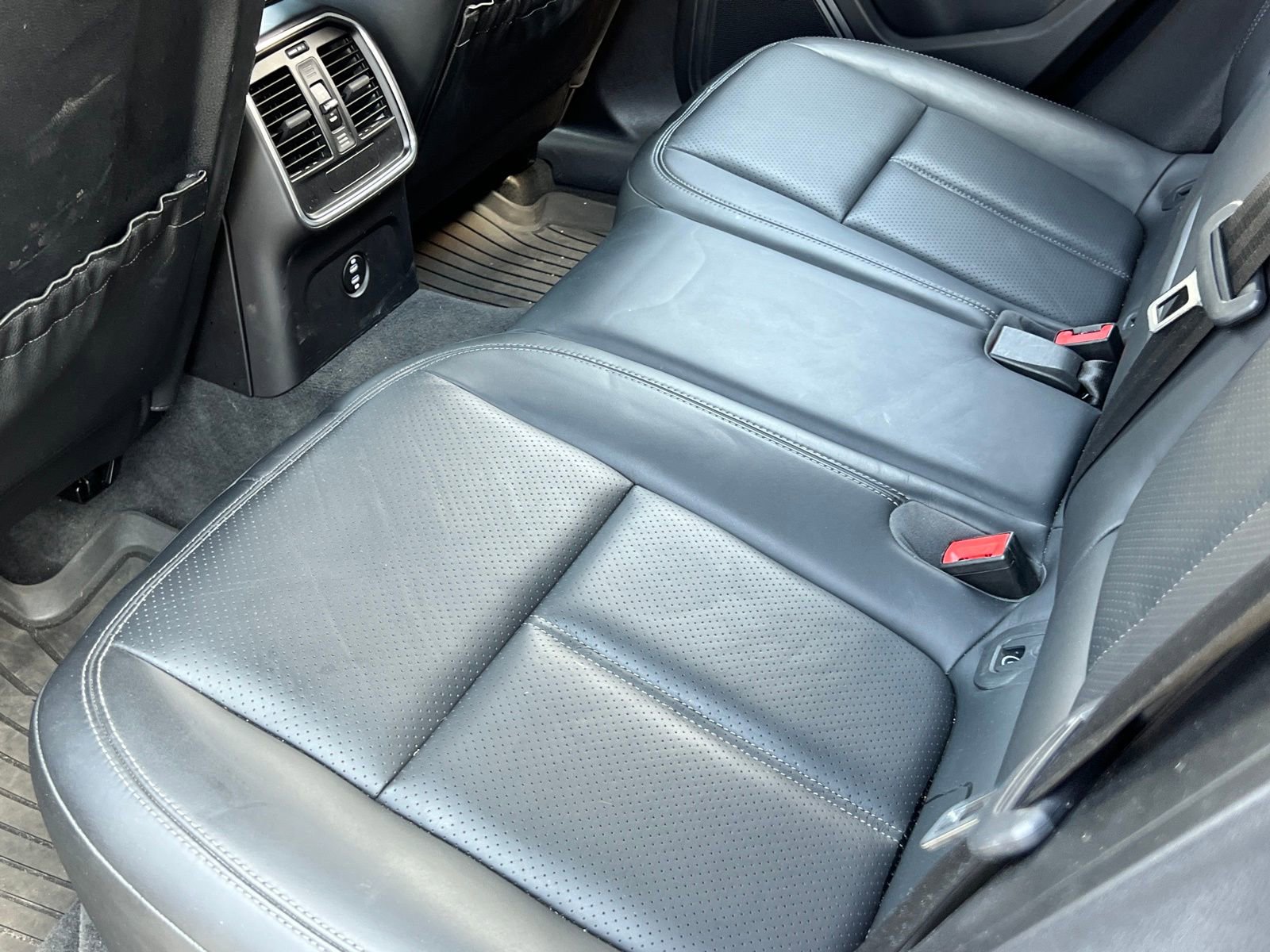 Certified 2020 Porsche Macan image 19