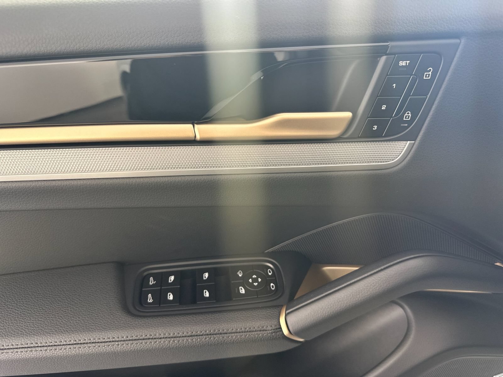 Certified 2026 Porsche Cayenne Coupe AWD/4WD image 12