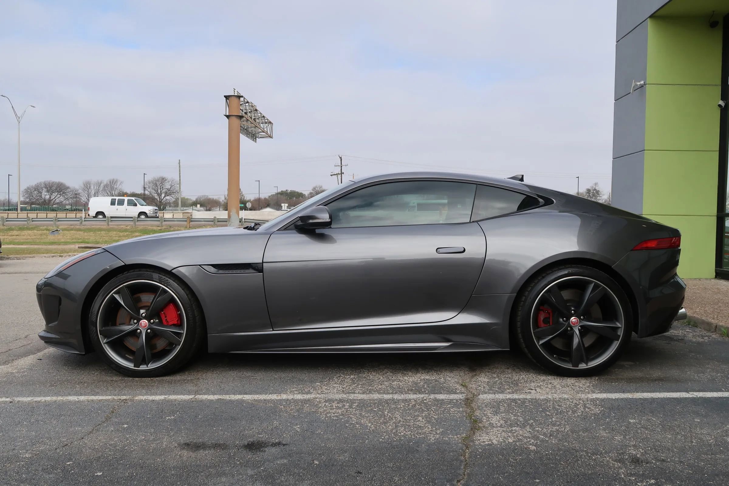 Used 2016 Jaguar F-TYPE R image 7