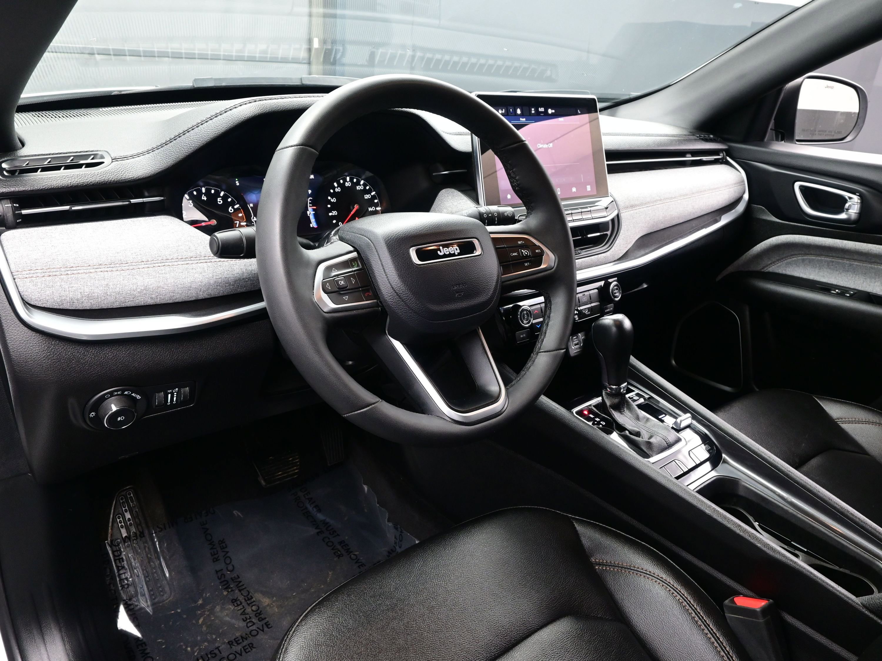 Used 2023 Jeep Compass Latitude image 13