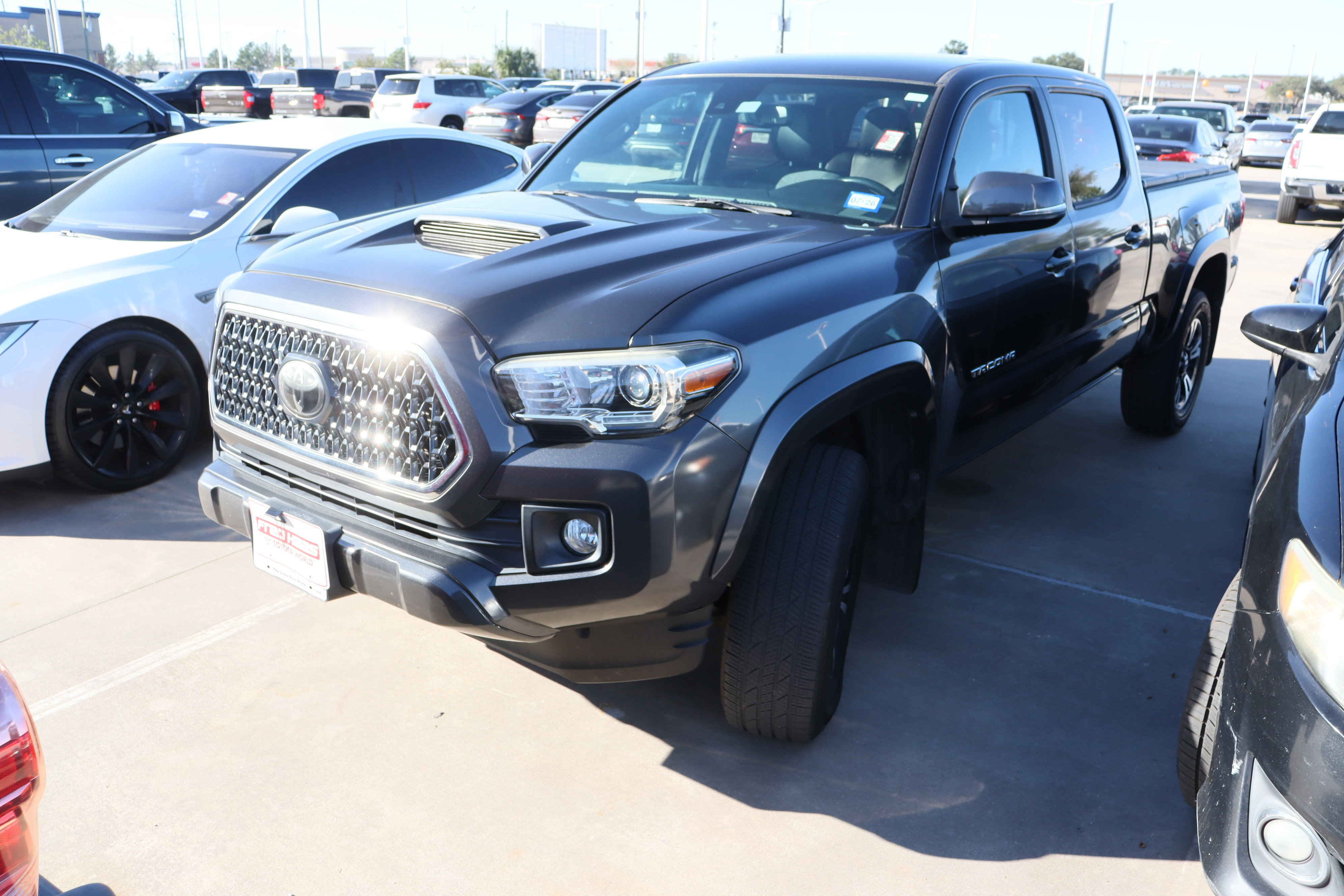 Used 2019 Toyota Tacoma TRD Sport image 3