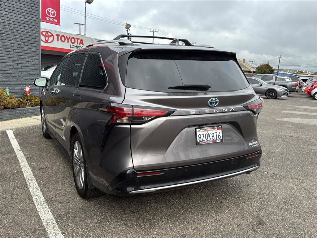 Used 2022 Toyota Sienna Platinum image 2