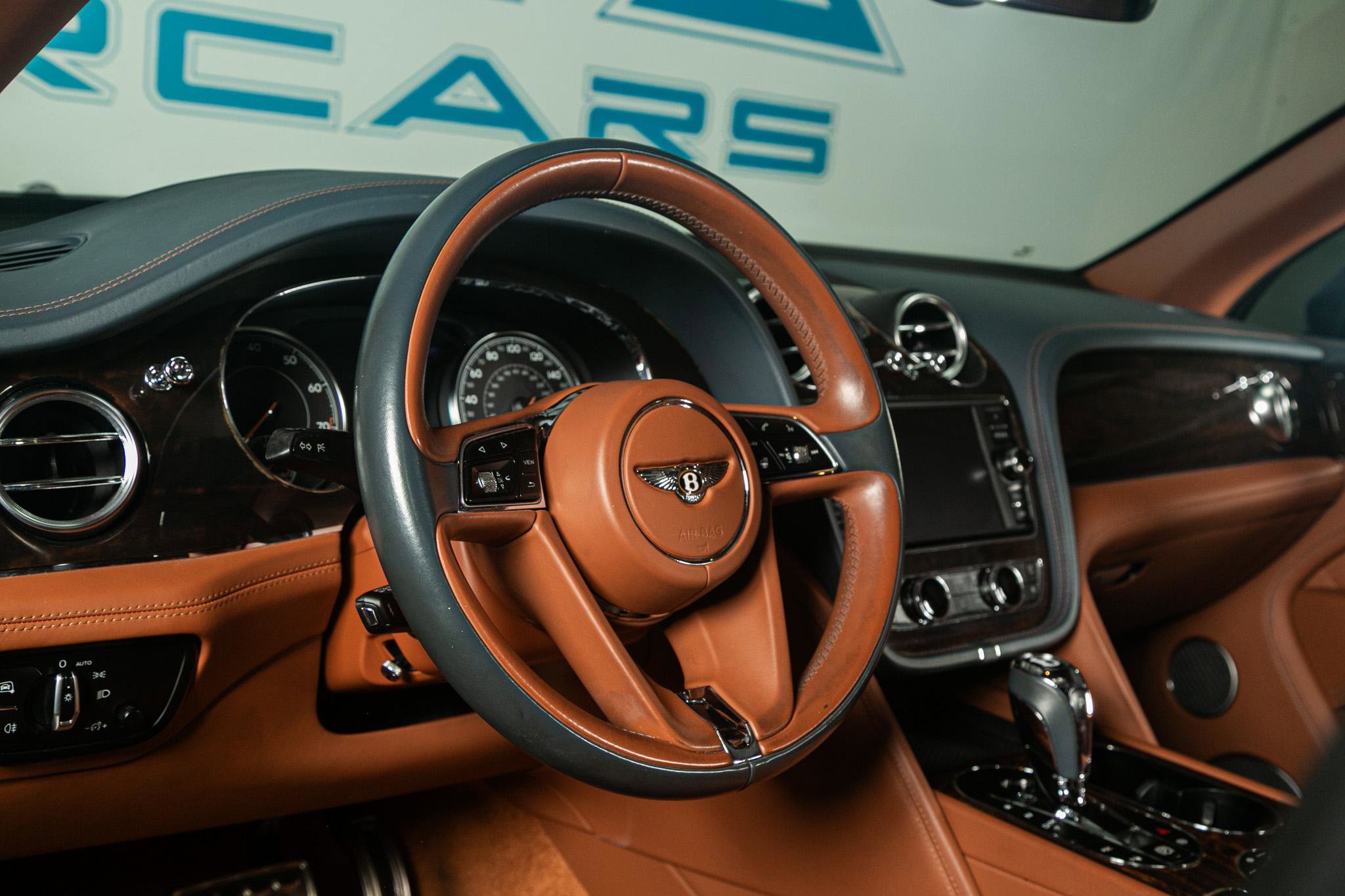 Used 2019 Bentley Bentayga AWD/4WD image 26