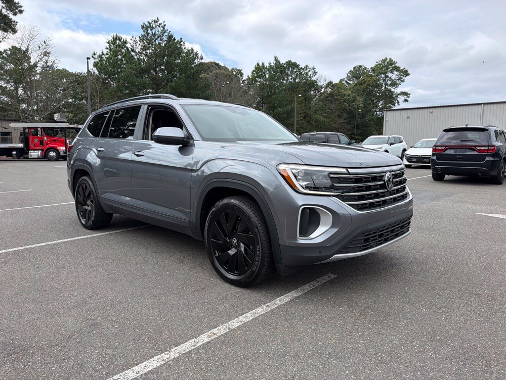 Used 2025 Volkswagen Atlas SE FWD image 4