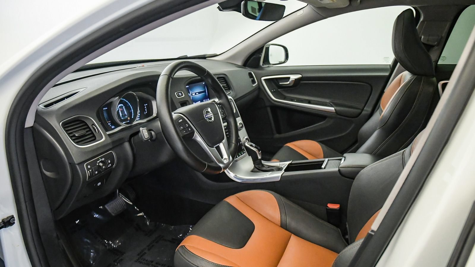 Used 2018 Volvo V60 T5 Cross Country AWD/4WD image 19