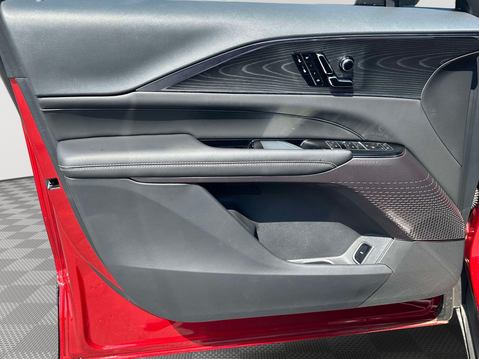 Certified 2025 Cadillac Lyriq Luxury RWD image 21