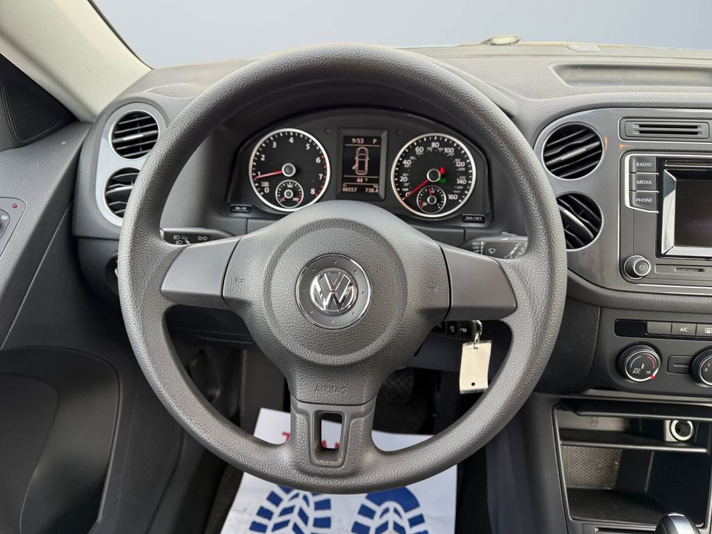Used 2017 Volkswagen Tiguan Limited w/ Alloy Wheels Package image 12